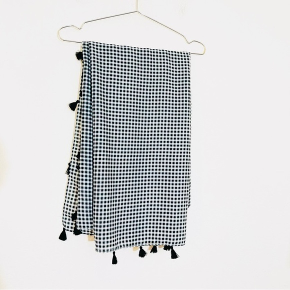 Black and White Plaid Tassel Hem Wrap Scarf